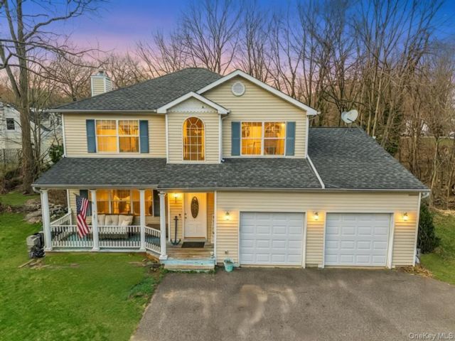  4 BR,  3.00 BTH &nbsp;Colonial style home in Port Jefferson