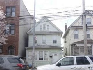  5 BR,  2.00 BTH &nbsp;House style home in Corona