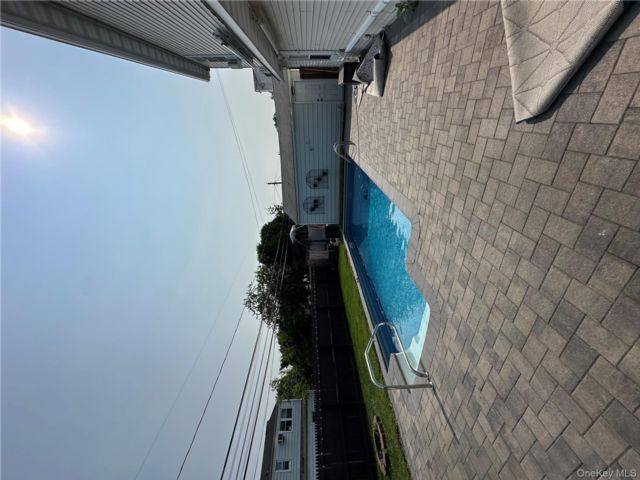  4 BR,  2.00 BTH &nbsp;Cape cod style home in Levittown