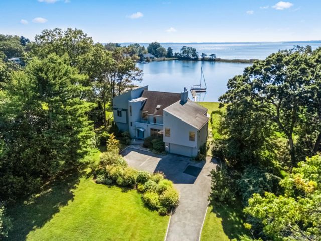  3 BR,  5.00 BTH &nbsp;Contemporary style home in Mamaroneck