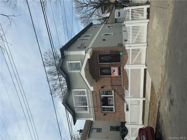 8 BR,  5.00 BTH &nbsp;Hi ranch style home in Jamaica