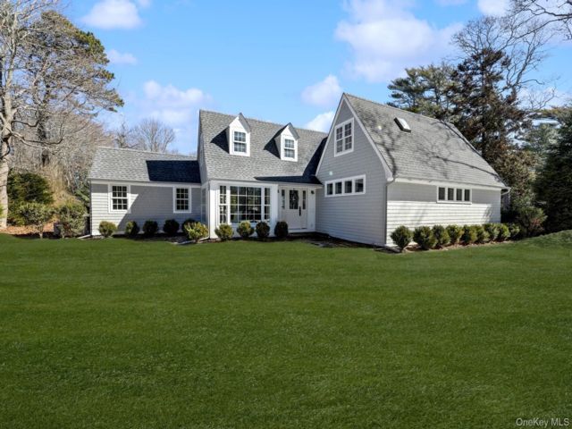  3 BR,  3.00 BTH &nbsp;Farmhouse style home in Remsenburg