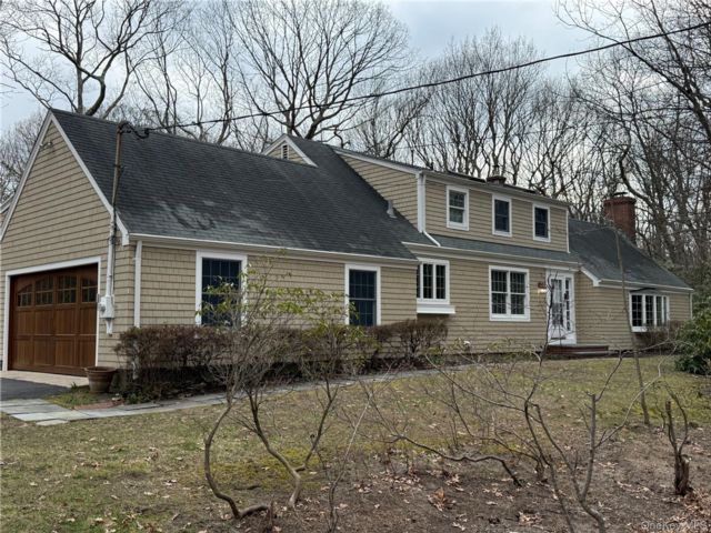  4 BR,  4.00 BTH &nbsp;Colonial style home in Setauket