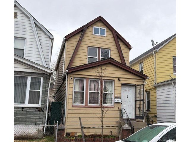  3 BR,  2.00 BTH &nbsp;Colonial style home in Richmond Hill