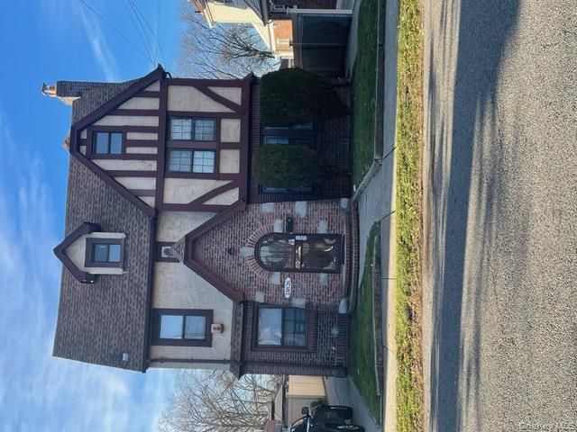 4 BR,  1.00 BTH &nbsp;Exp ranch style home in Laurelton