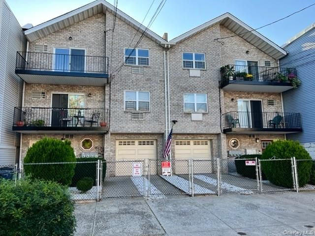  7 BR,  5.00 BTH &nbsp;Colonial style home in Pilgrim