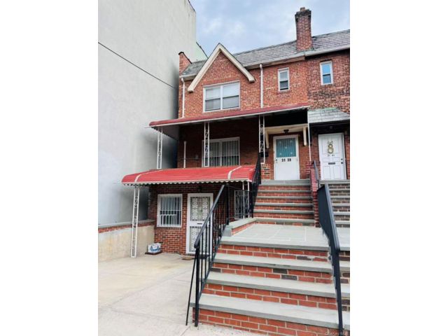  2 BR,  1.00 BTH &nbsp;House style home in Astoria