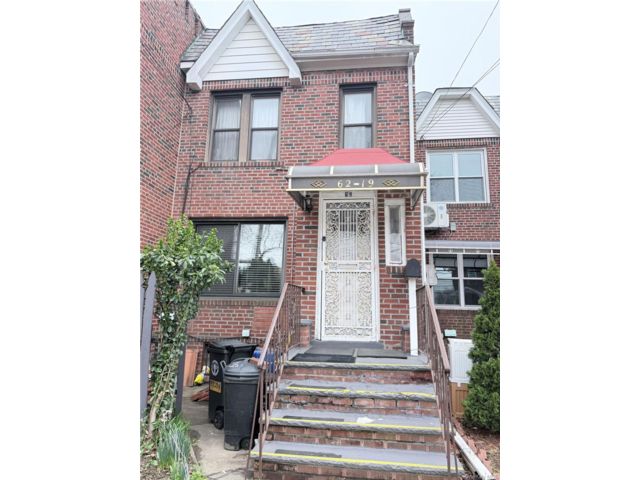 3 BR,  2.00 BTH &nbsp;Other style home in Middle Village