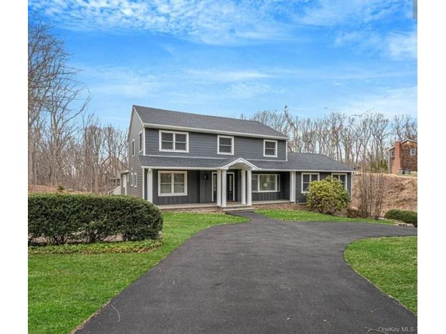  4 BR,  3.00 BTH &nbsp;A-frame style home in Northport