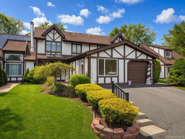  3 BR,  2.00 BTH &nbsp;Condo style home in Middle Island