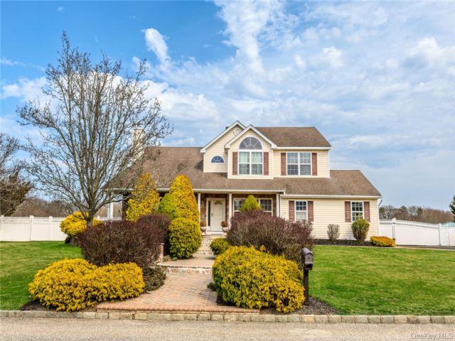  4 BR,  4.00 BTH &nbsp;Post modern style home in Miller Place