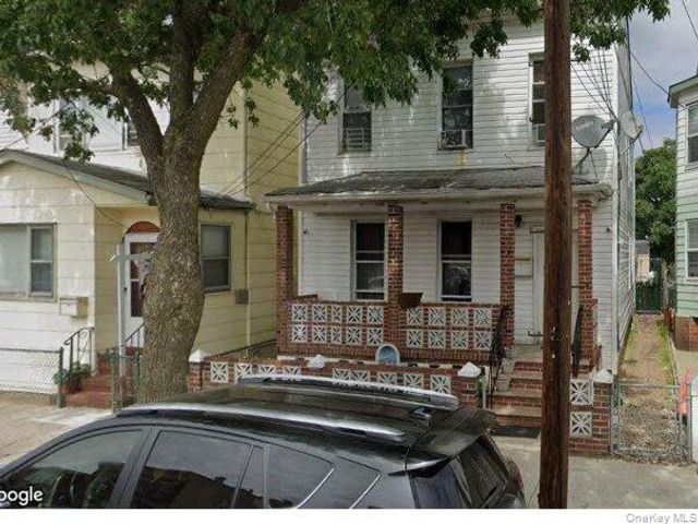  4 BR,  3.00 BTH &nbsp;House style home in Ozone Park