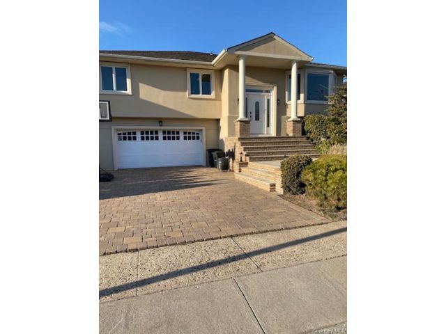  5 BR,  4.00 BTH &nbsp;Hi ranch style home in Atlantic Beach