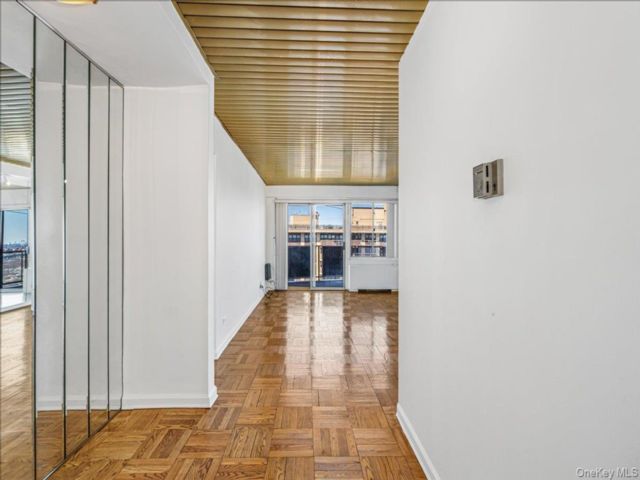  1 BR,  1.00 BTH &nbsp;Other style home in Bayside