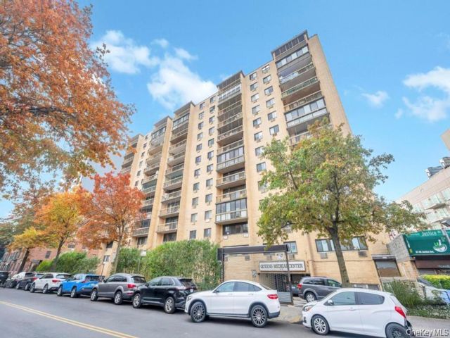 Studio,  0.00 BTH &nbsp;Commercial style home in Elmhurst