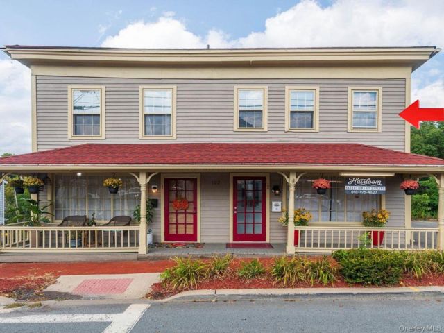  2 BR,  1.00 BTH &nbsp;Colonial style home in Montgomery