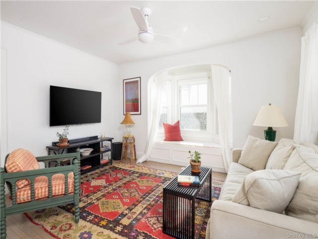  3 BR,  2.00 BTH &nbsp;Cape cod style home in Greenport
