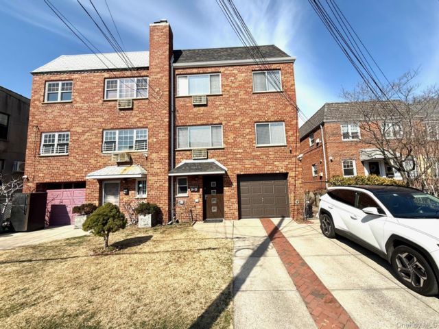  6 BR,  2.00 BTH &nbsp;Other style home in Ridgewood