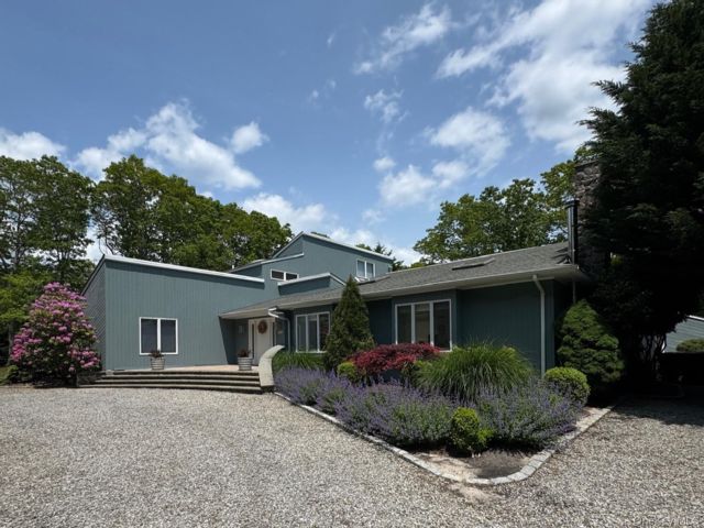  4 BR,  3.00 BTH &nbsp;Contemporary style home in Quogue