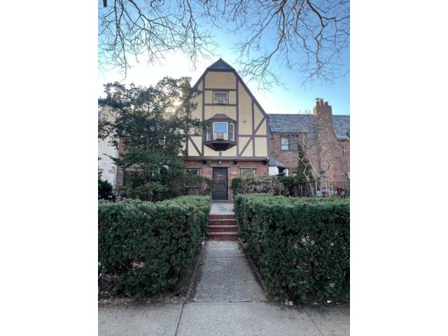 3 BR,  2.00 BTH &nbsp;Tudor style home in Jackson Heights