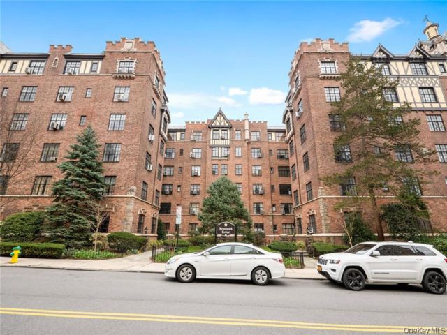 [White Plains Real Estate, listing number 7269650]