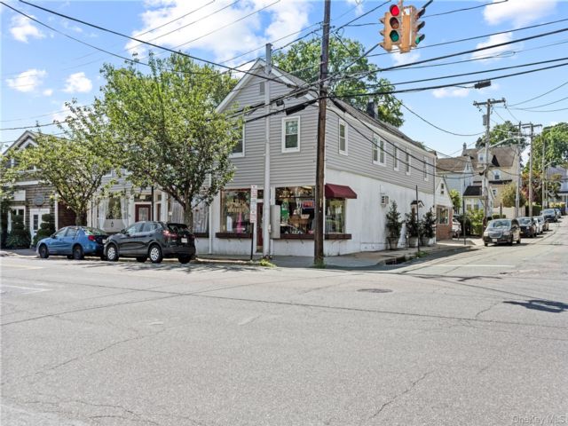  1 BR,  1.00 BTH &nbsp;Other style home in Oyster Bay