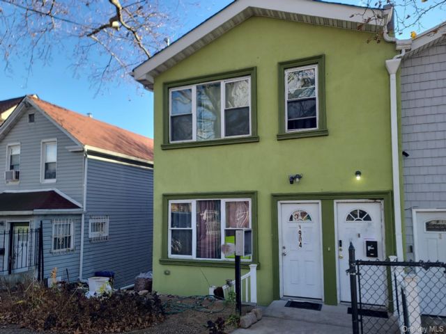  3 BR,  2.00 BTH &nbsp;House style home in Canarsie