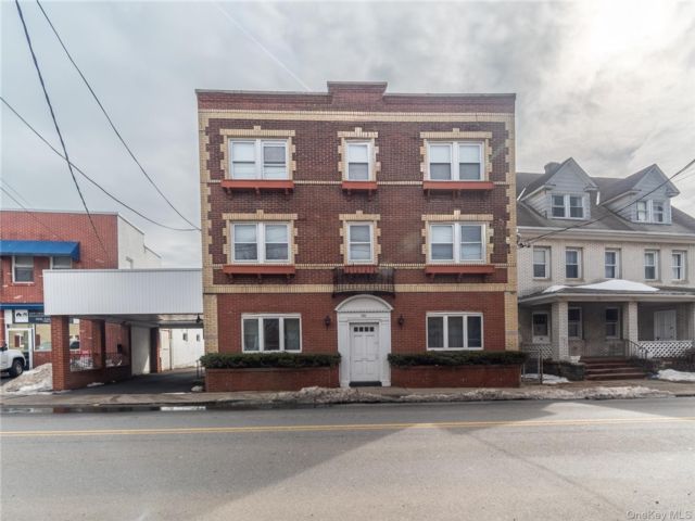 Studio,  0.00 BTH &nbsp;Commercial style home in Port Chester