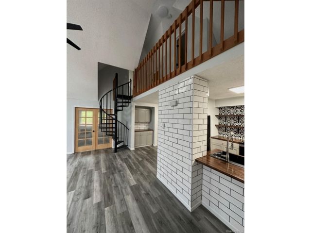  4 BR,  3.00 BTH &nbsp;Other style home in Woodridge