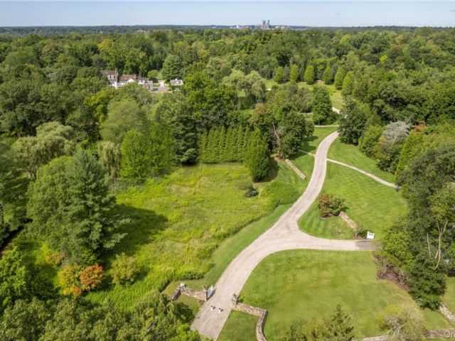  7 BR,  9.00 BTH &nbsp;Colonial style home in Purchase