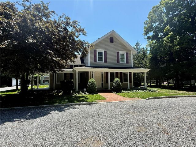  5 BR,  3.00 BTH &nbsp;Victorian style home in Saint James