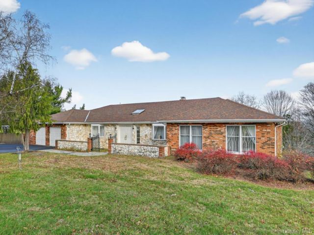  4 BR,  2.00 BTH &nbsp;Ranch style home in Chester