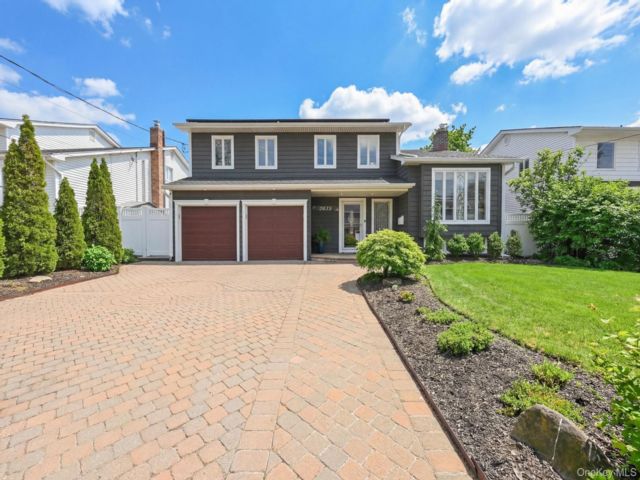  4 BR,  3.00 BTH &nbsp;Splanch style home in Seaford