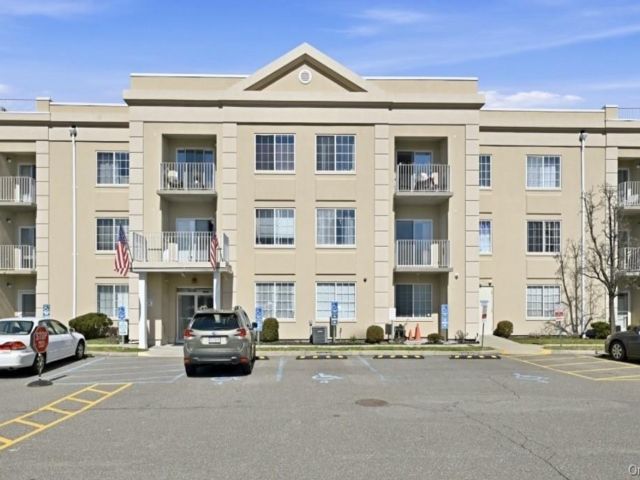  1 BR,  2.00 BTH &nbsp;Other style home in Westbury