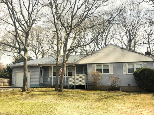 3 BR,  3.00 BTH &nbsp;Ranch style home in Hampton Bays
