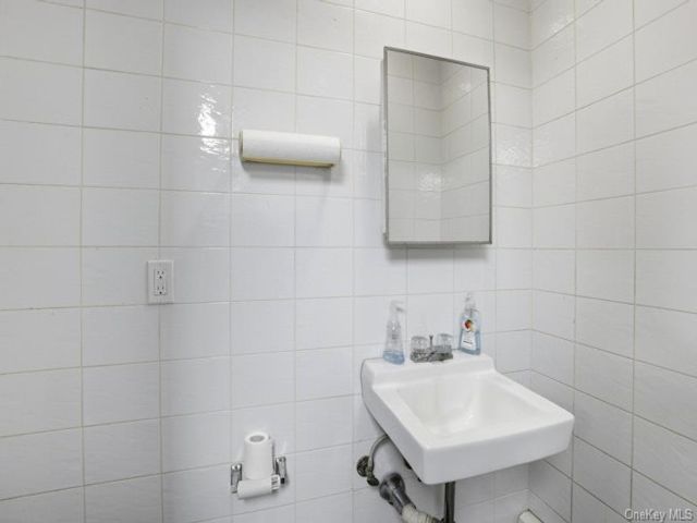 [PHOTO]