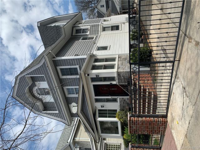  5 BR,  3.00 BTH &nbsp;Victorian style home in Woodhaven