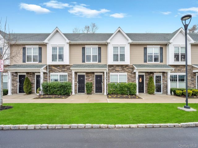  2 BR,  2.00 BTH &nbsp;Other style home in Central Islip