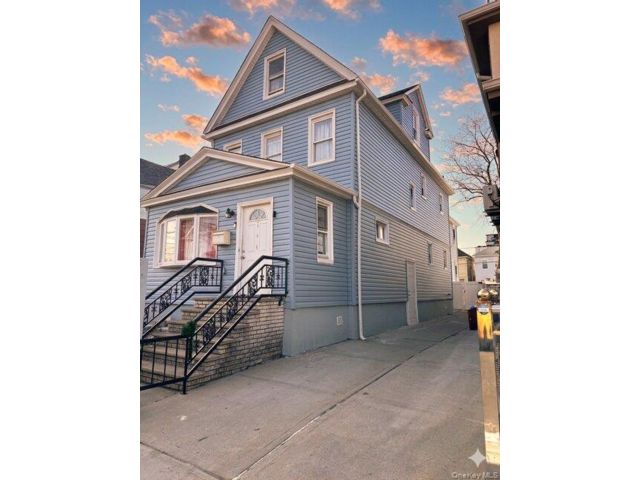  9 BR,  5.00 BTH &nbsp;House style home in Jamaica