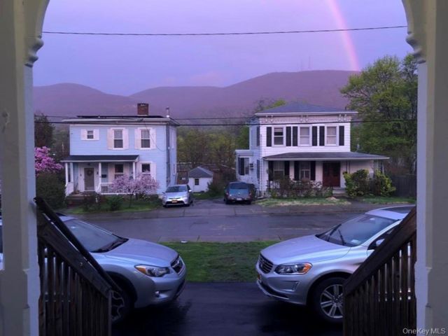 [PHOTO]