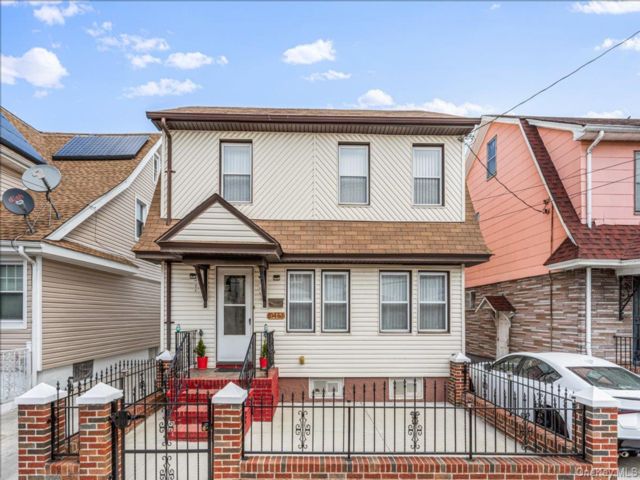  3 BR,  1.00 BTH &nbsp;Traditional style home in Richmond Hill