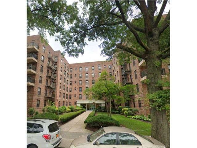  2 BR,  2.00 BTH &nbsp;Other style home in Oakland Gardens