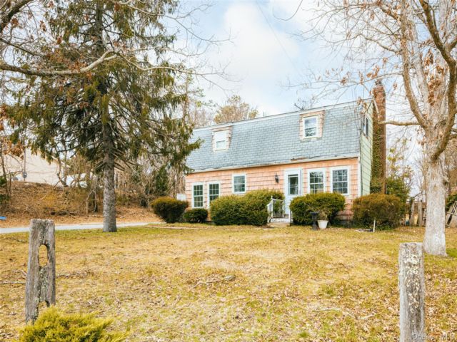  5 BR,  3.00 BTH &nbsp;Colonial style home in Medford