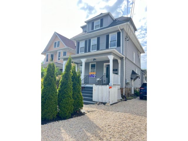  4 BR,  2.00 BTH &nbsp;Colonial style home in New Rochelle