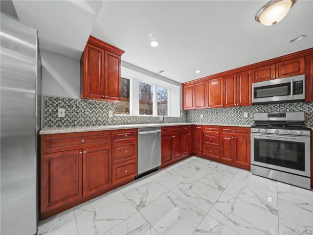  2 BR,  1.00 BTH &nbsp;Colonial style home in Mount Vernon