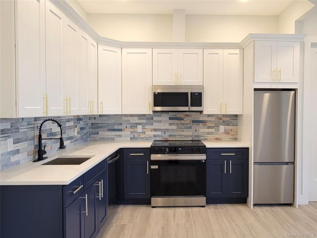  2 BR,  1.00 BTH &nbsp;Other style home in Jackson Heights