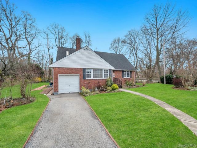  4 BR,  3.00 BTH &nbsp;Cape cod style home in Westbury