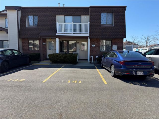  2 BR,  2.00 BTH &nbsp;Garden style home in Copiague