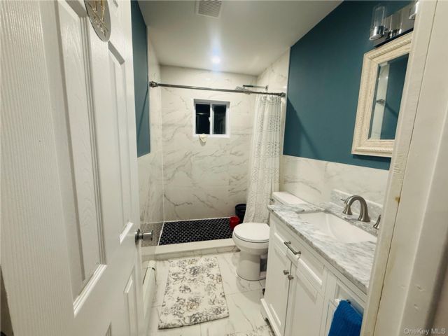  5 BR,  4.00 BTH &nbsp;Other style home in Farmingville