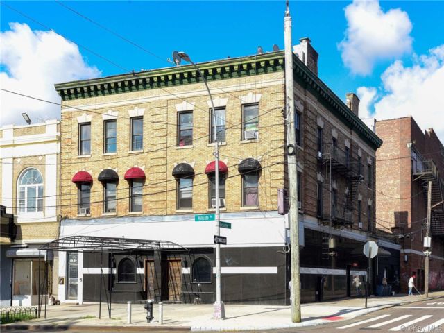 Studio,  0.00 BTH &nbsp;Commercial style home in Richmond Hill